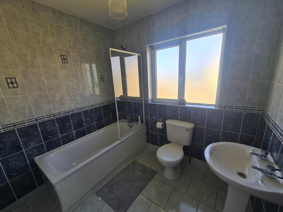 Bundoran Seaside Stays House - Wifi, Large Spacious Home Exterior foto