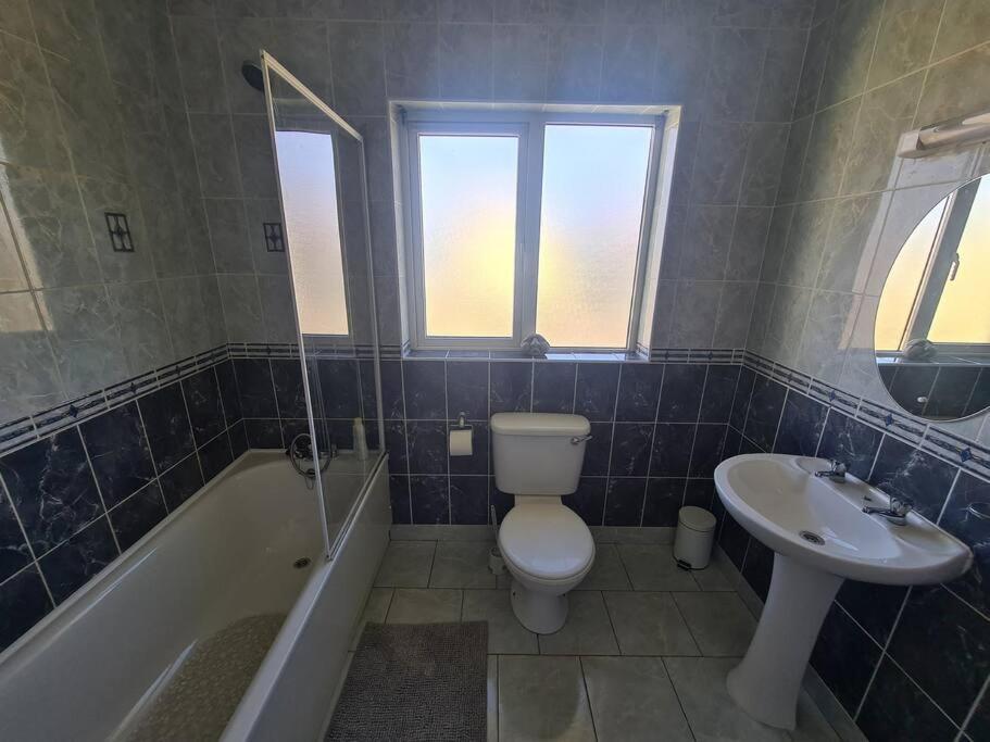 Bundoran Seaside Stays House - Wifi, Large Spacious Home Exterior foto